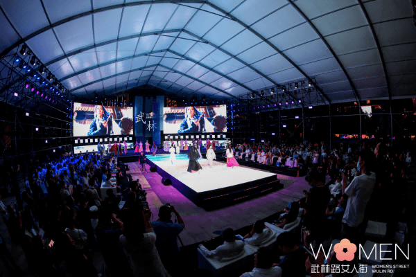 活动篷房内活动现场